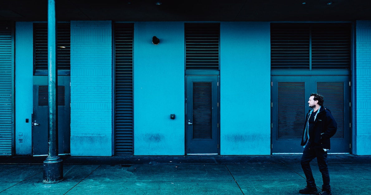 Vad är en säkerhetsdörr? Den har många fördelar om man jämför med en vanlig dörr.